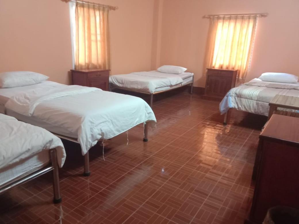 Soutchai Hostel And Tour Company Pakse Exterior foto